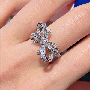 New- Elegant Silver Bow Ring